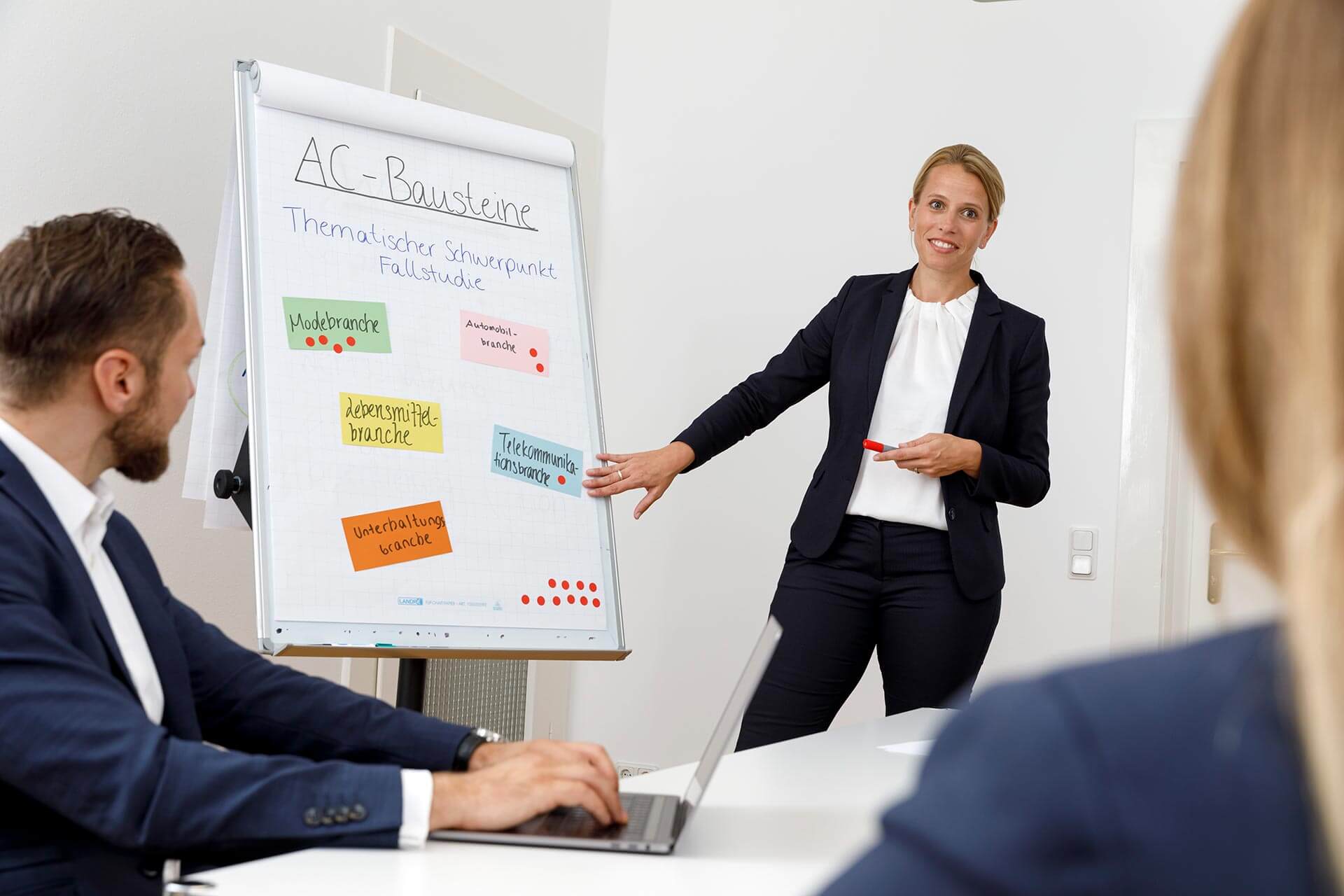 Kommunikationsszene - Beratung zu Assessment Center Bausteinen